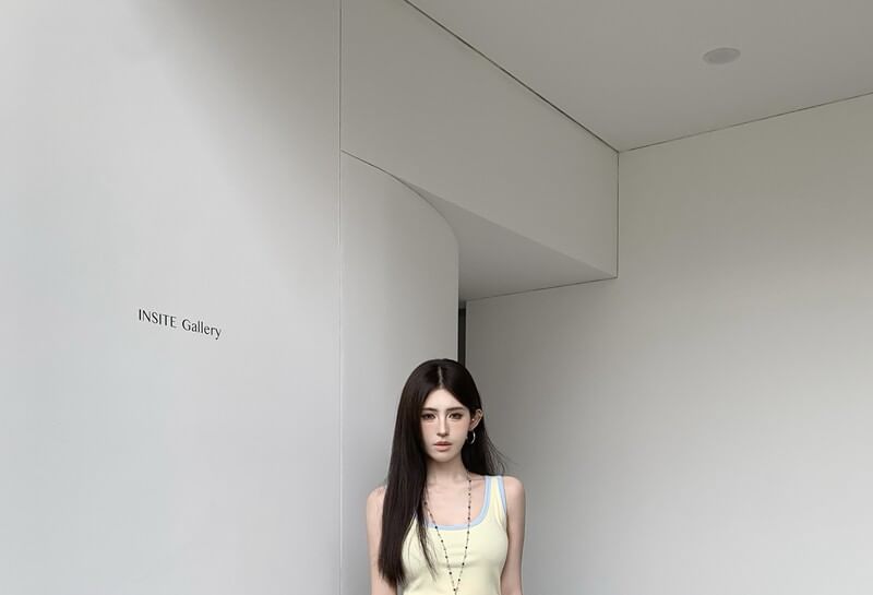 Mock Two-Piece Two Tone Scoop Neck Crop Tank Top