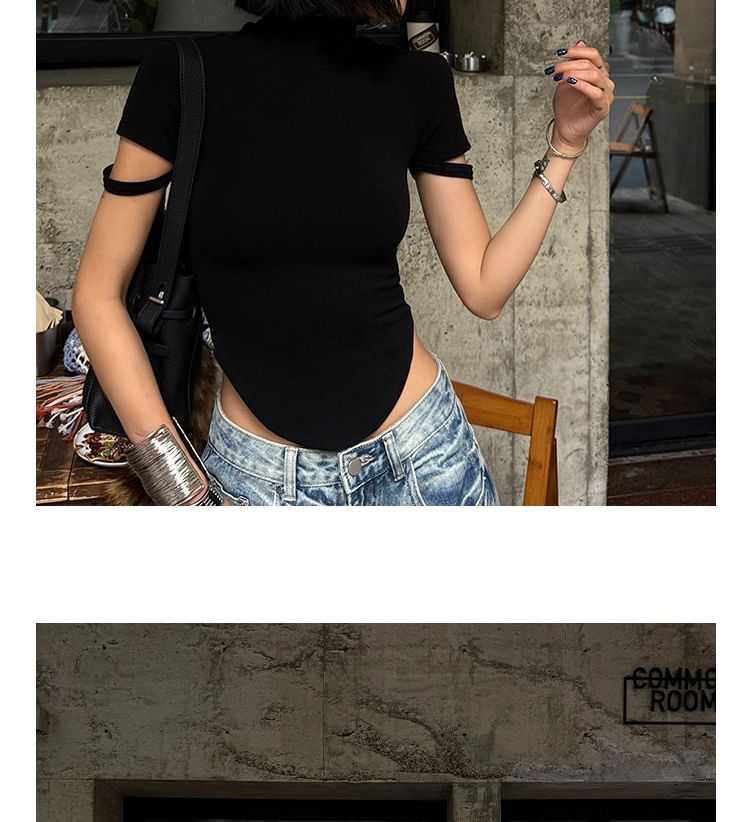 Mock Neck Cropped Tee