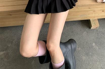 Mid Rise Plain Mini Pleated Skirt