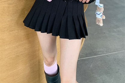 Mid Rise Plain Mini Pleated Skirt