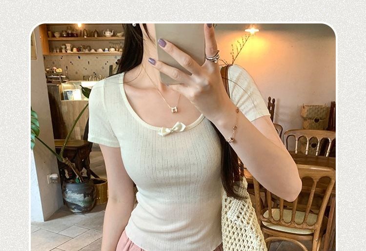 Short-Sleeve Scoop Neck Plain Slim Fit T-Shirt