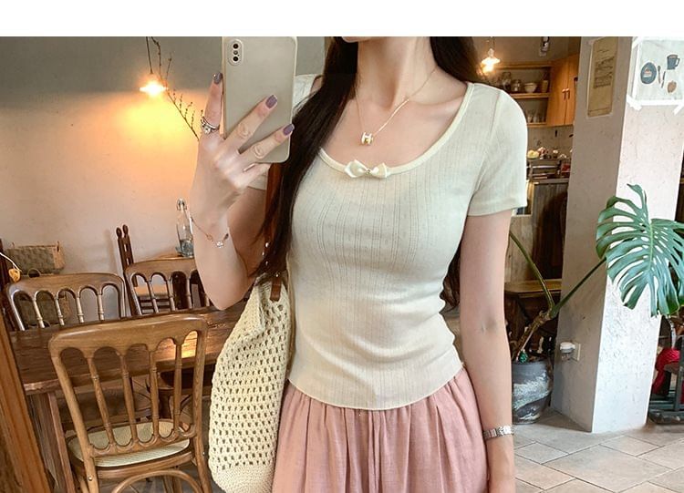 Short-Sleeve Scoop Neck Plain Slim Fit T-Shirt