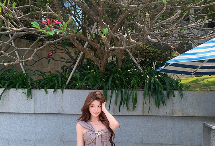 One-Shoulder Plain Knotted Top / Low Rise Midi A-Line Mesh Skirt