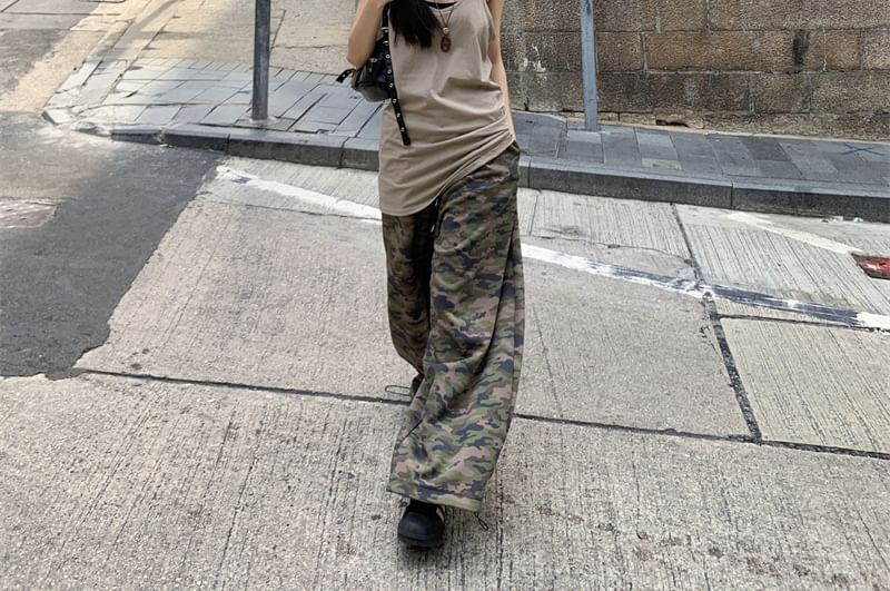 Ruched Plain Tank Top / Low Waist Camouflaged Print Wide Leg Pants