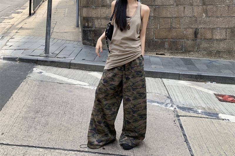 Ruched Plain Tank Top / Low Waist Camouflaged Print Wide Leg Pants