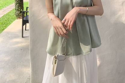 Sleeveless Crewneck Plain Flowy Top