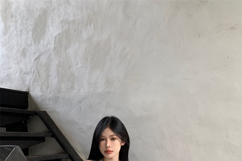 Sleeveless Crewneck Plain Flowy Top