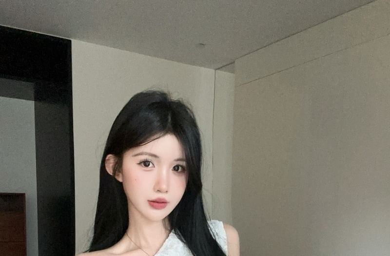 Sleeveless Asymmetrical Lace Crop Top