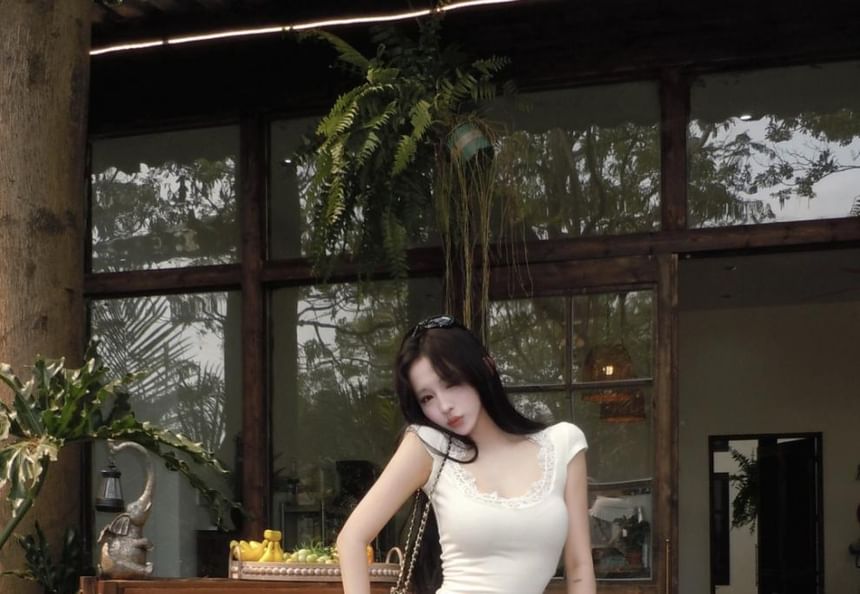 Cap-Sleeve Scoop Neck Lace Crop Top / Elastic Waist Plain Sweatpants