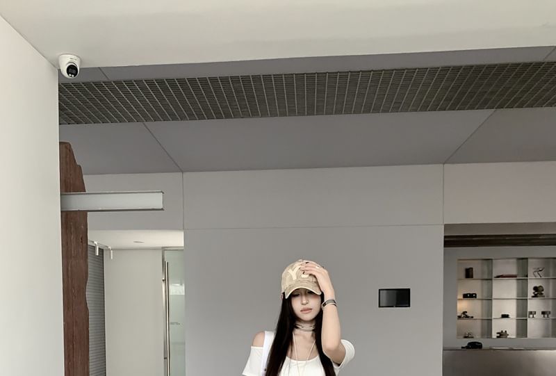 Short-Sleeve Cold Shoulder Scoop Neck Plain Crop T-Shirt