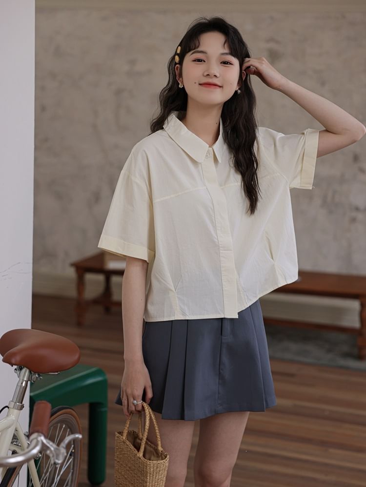 Short-Sleeve Collared Plain Button Up Crop Shirt