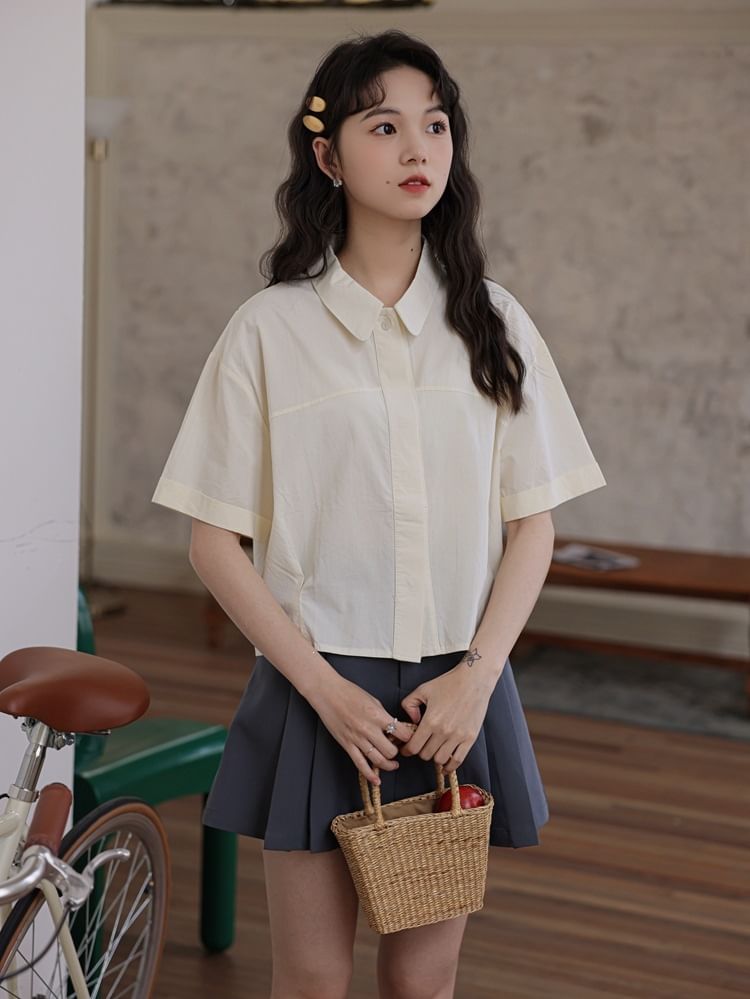 Short-Sleeve Collared Plain Button Up Crop Shirt