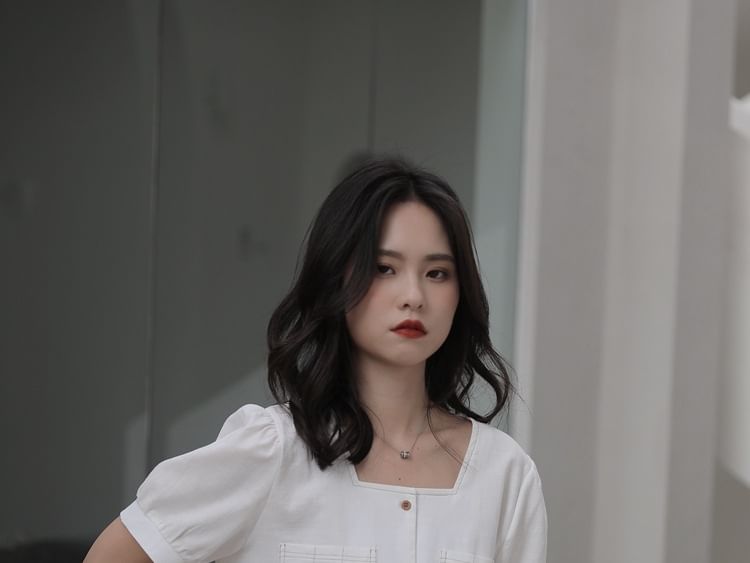 Short-Sleeve Square Neck Plain Button Up Blouse