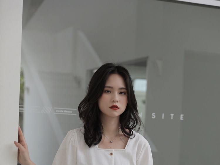 Short-Sleeve Square Neck Plain Button Up Blouse