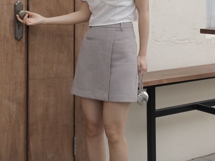 Short-Sleeve V-Neck Plain Ruched Blouse
