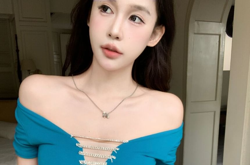Short-Sleeve V-Neck Rhinestone Accent Crop T-Shirt