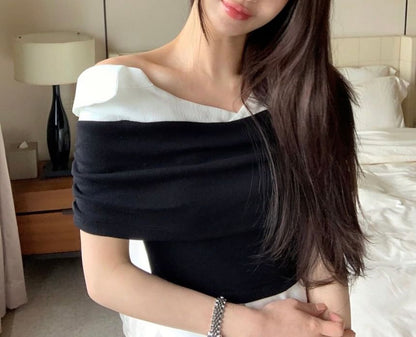Short-Sleeve One-Shoulder Two Tone Front-Slit Blouse