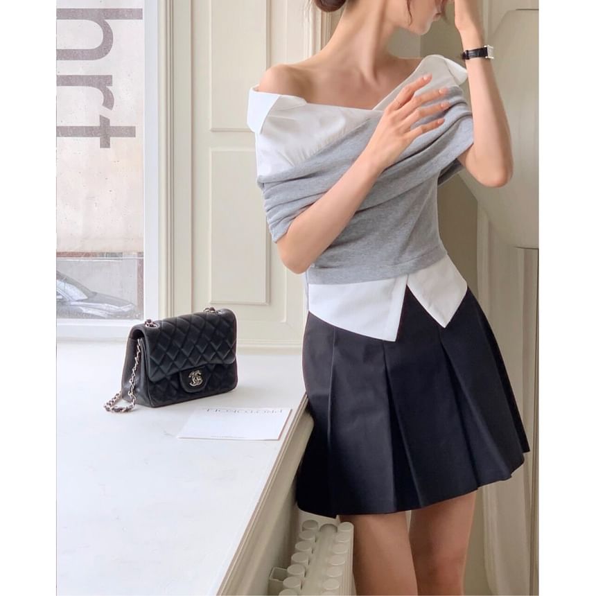 Short-Sleeve One-Shoulder Two Tone Front-Slit Blouse
