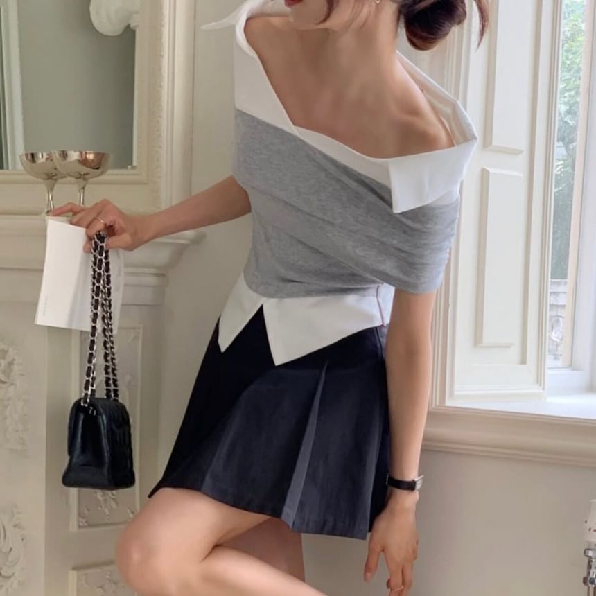 Short-Sleeve One-Shoulder Two Tone Front-Slit Blouse
