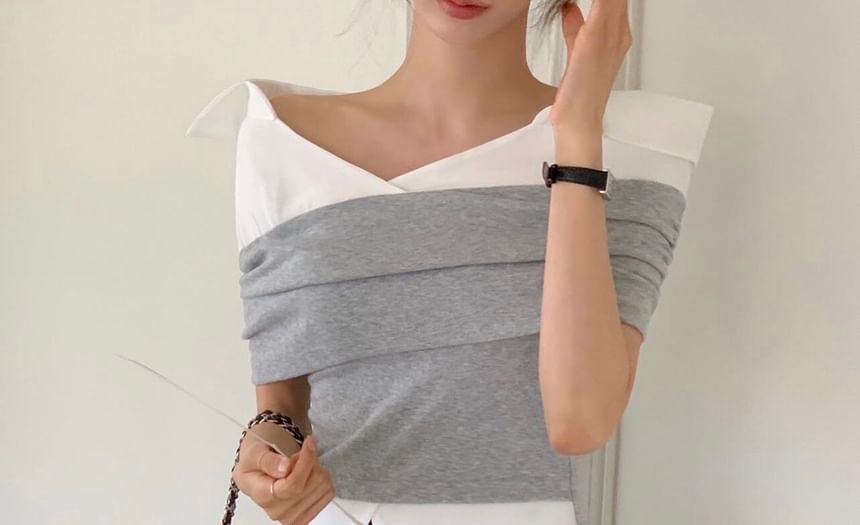 Short-Sleeve One-Shoulder Two Tone Front-Slit Blouse