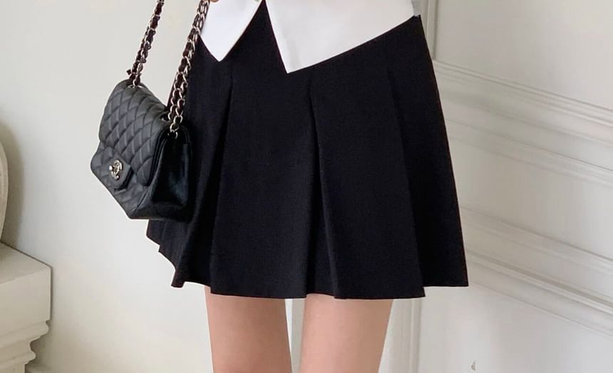 Short-Sleeve One-Shoulder Two Tone Front-Slit Blouse