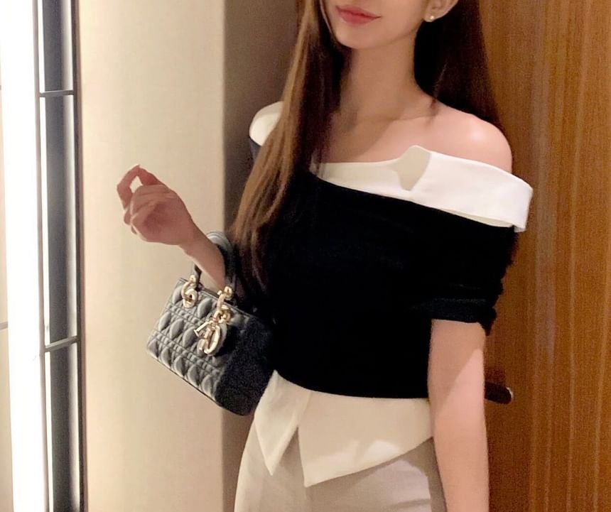 Short-Sleeve One-Shoulder Two Tone Front-Slit Blouse