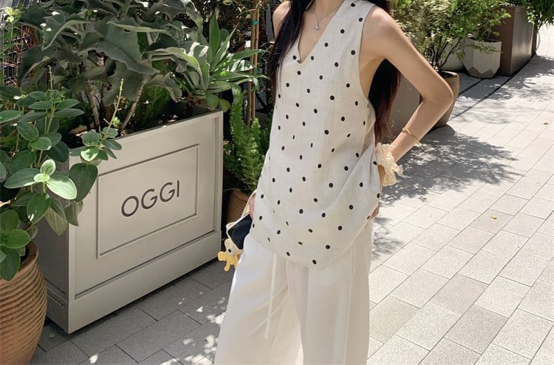 V-Neck Sleeveless Dotted Top