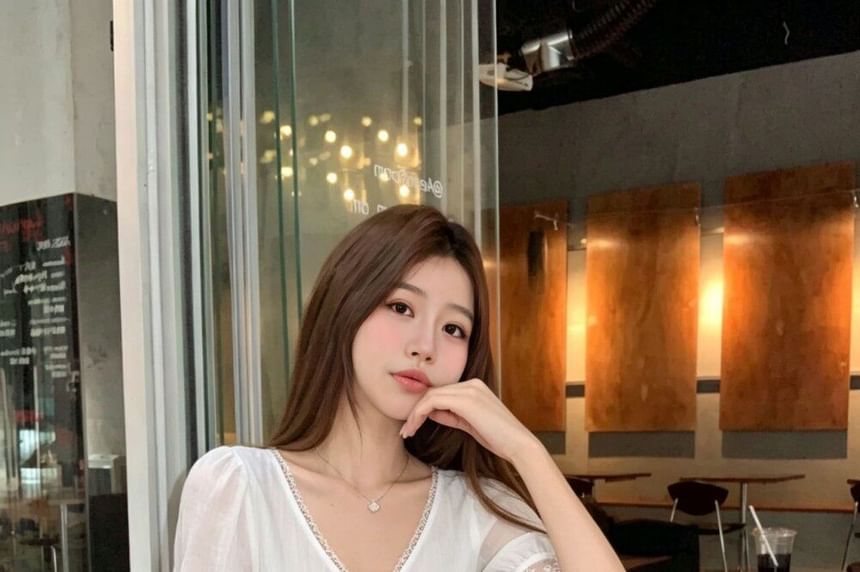 V-Neck Elbow Sleeve Lace Trim Top