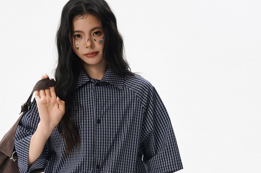 Oversized Plaid Collared Short Sleeve Shirt