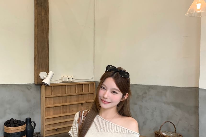 One-Shoulder Short Sleeve Solid T-Shirt