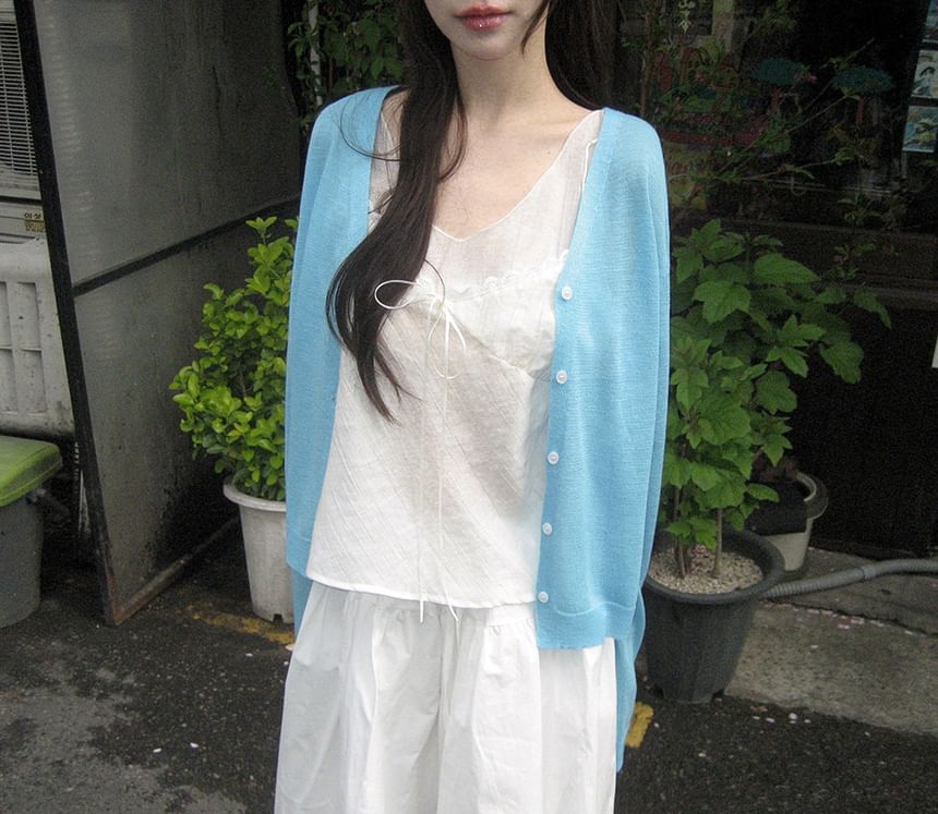 Lace Trim Sleeveless Blouse