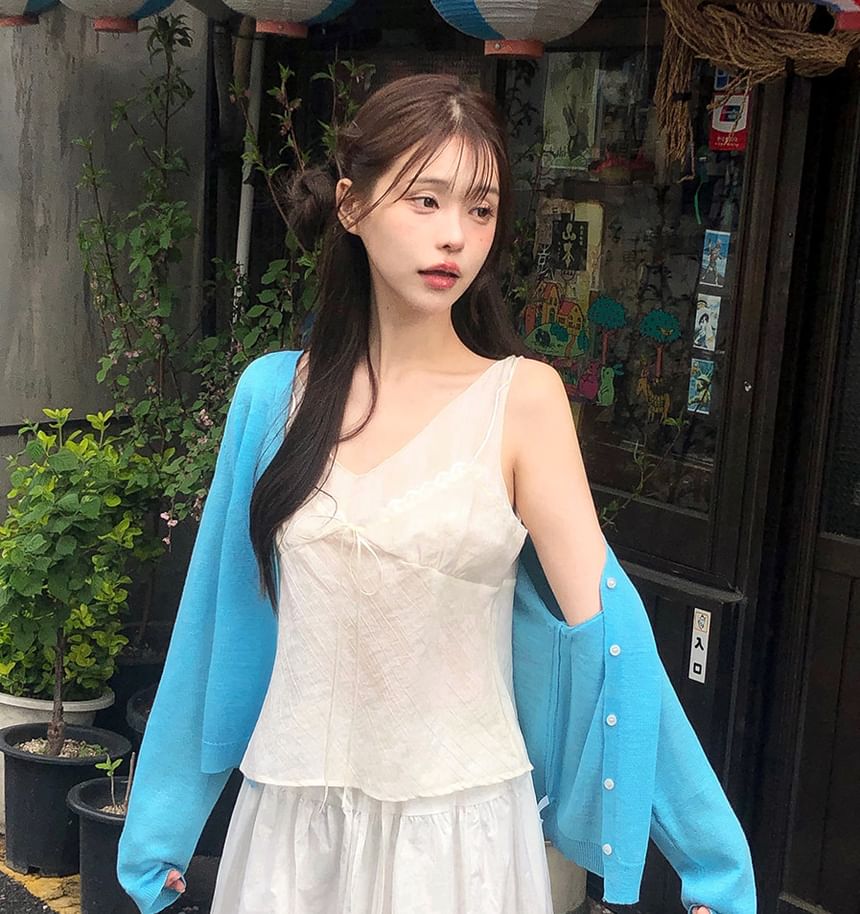Lace Trim Sleeveless Blouse