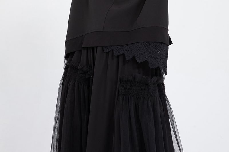 Round Neck Short Sleeve Asymmetric Panel Lace T-Shirt