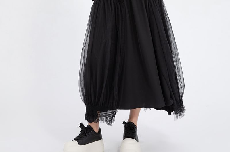 Round Neck Short Sleeve Asymmetric Panel Lace T-Shirt