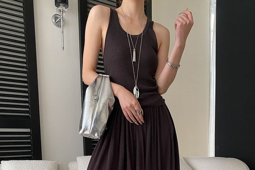 Set: Sleeveless Scoop Neck Knit Top + Pleated Maxi A-Line Skirt