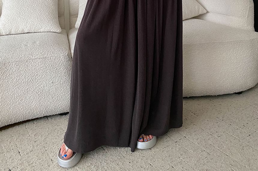 Set: Sleeveless Scoop Neck Knit Top + Pleated Maxi A-Line Skirt