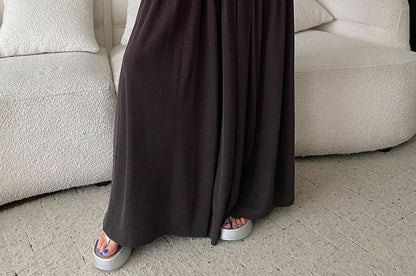 Set: Sleeveless Scoop Neck Knit Top + Pleated Maxi A-Line Skirt