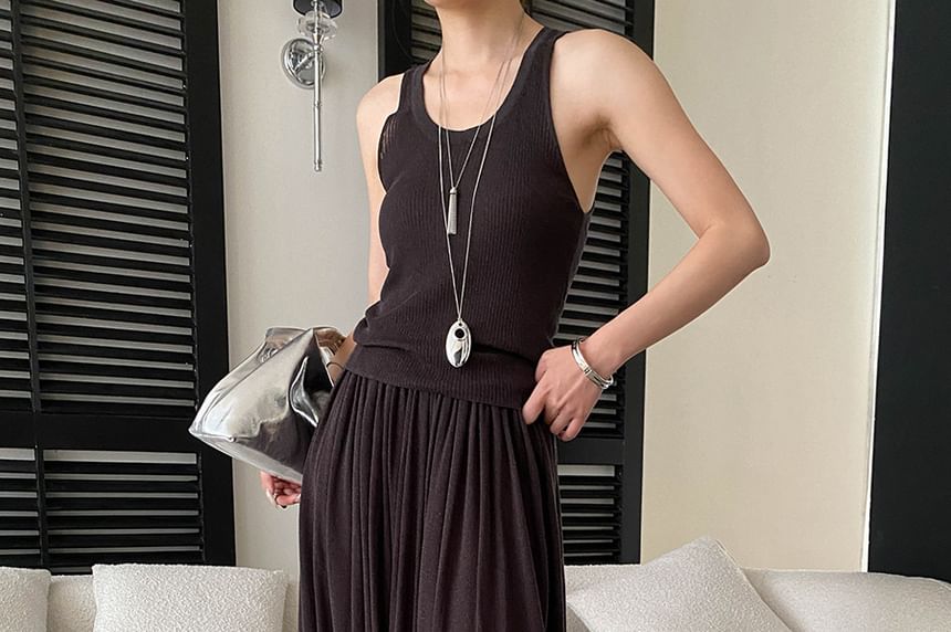 Set: Sleeveless Scoop Neck Knit Top + Pleated Maxi A-Line Skirt