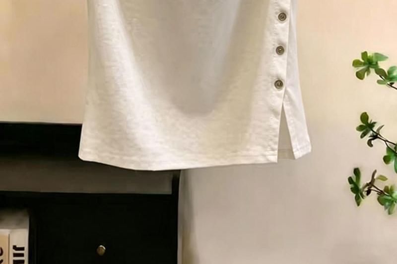 Button Side Crewneck Short-Sleeve Crop Tee