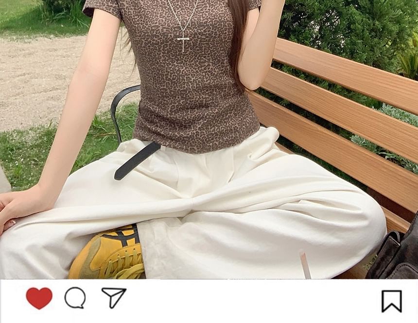 Leopard Print Crewneck Short-Sleeve Crop Tee