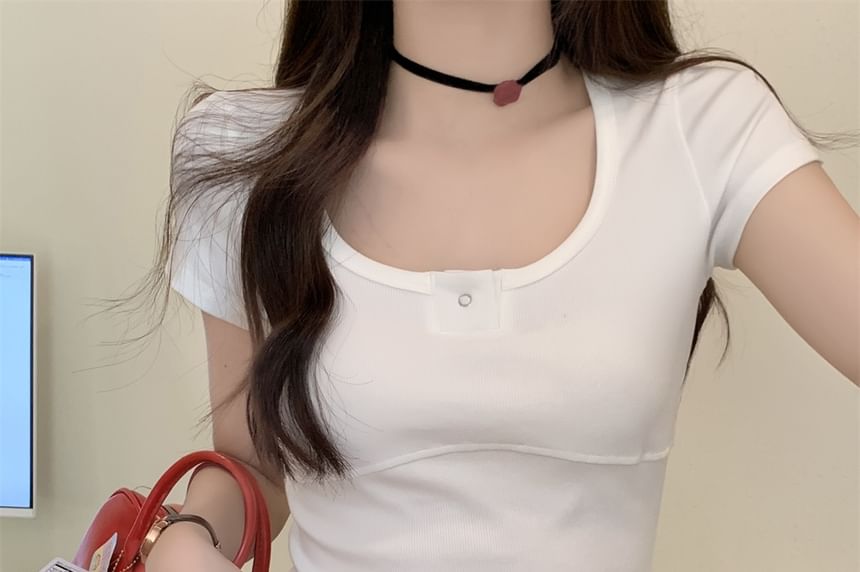 Scoop Neck Short-Sleeve Solid Crop Tee