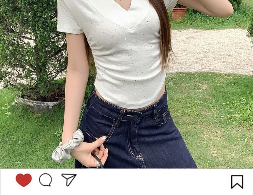 V-Neck Short-Sleeve Solid Crop Tee