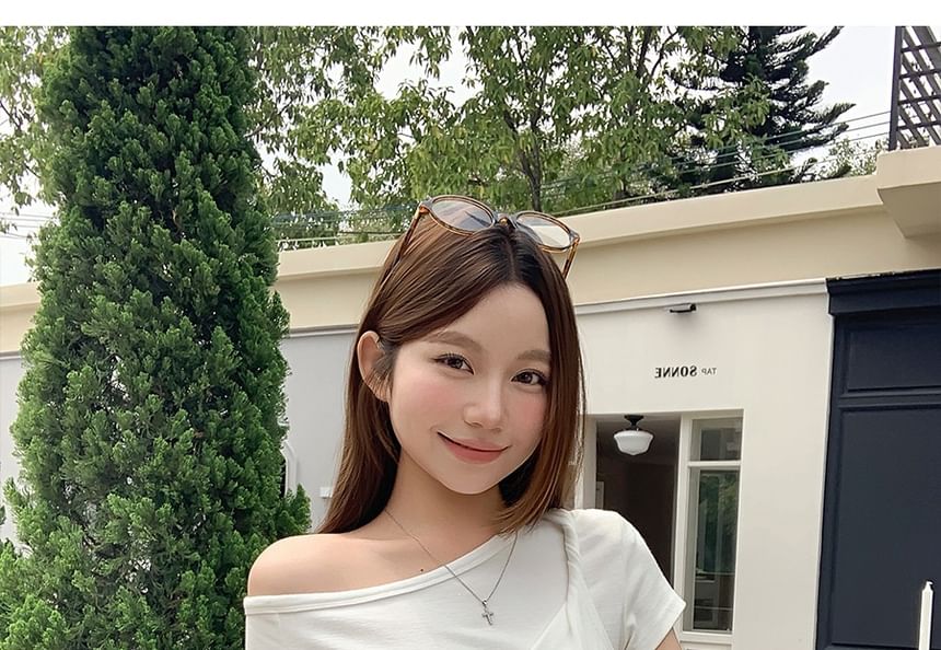 Off-Shoulder Short-Sleeve Solid Crop Tee