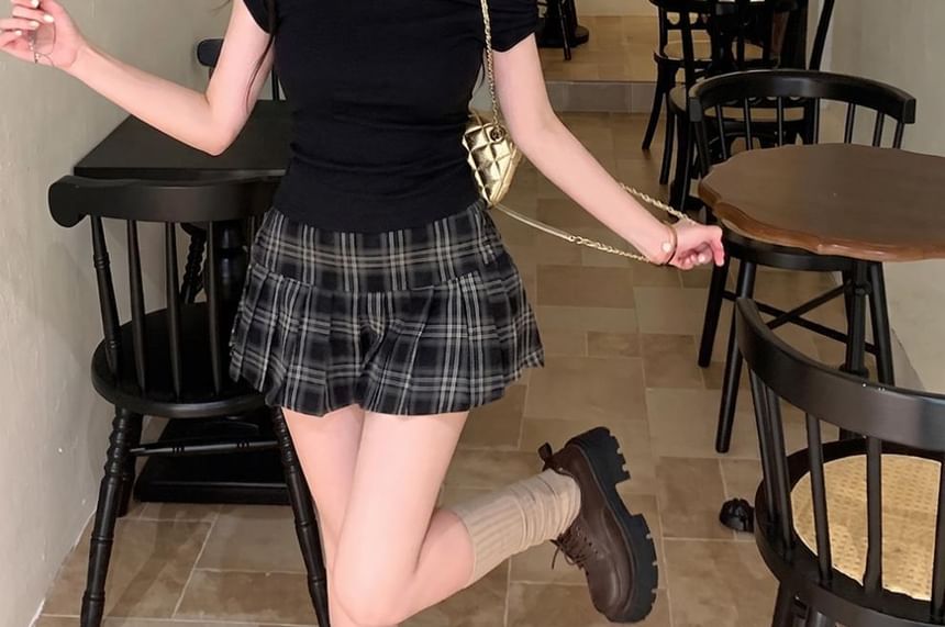 One-Shoulder Short-Sleeved Ruched Top