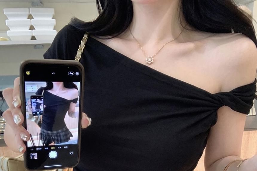 One-Shoulder Short-Sleeved Ruched Top