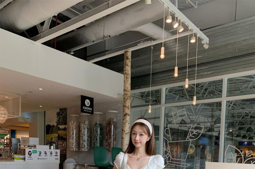 Short-Sleeved V-Neck Lace Trim Top