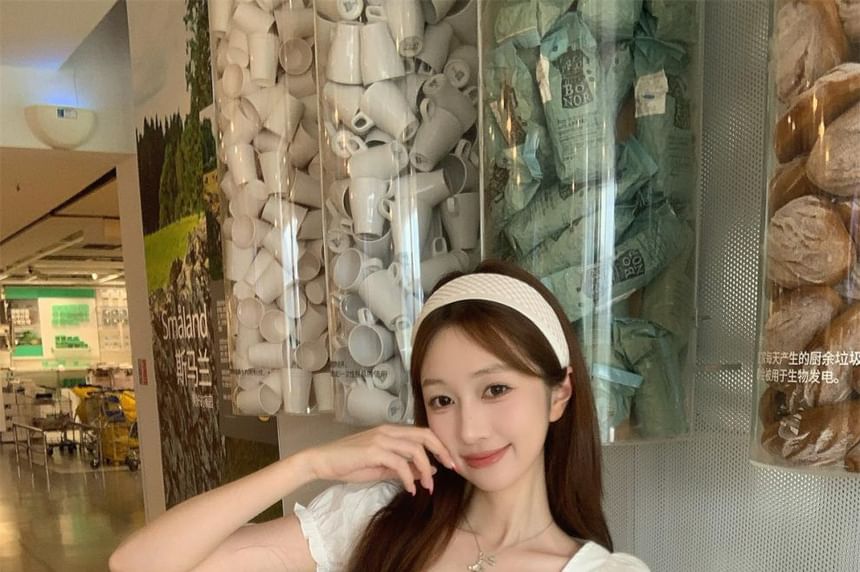 Short-Sleeved V-Neck Lace Trim Top