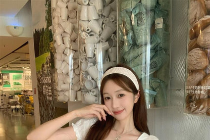 Short-Sleeved V-Neck Lace Trim Top