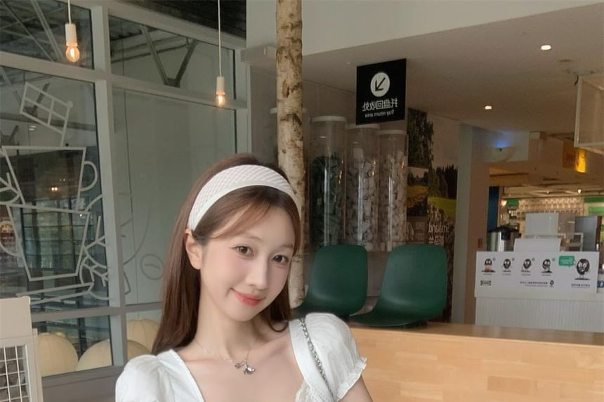 Short-Sleeved V-Neck Lace Trim Top