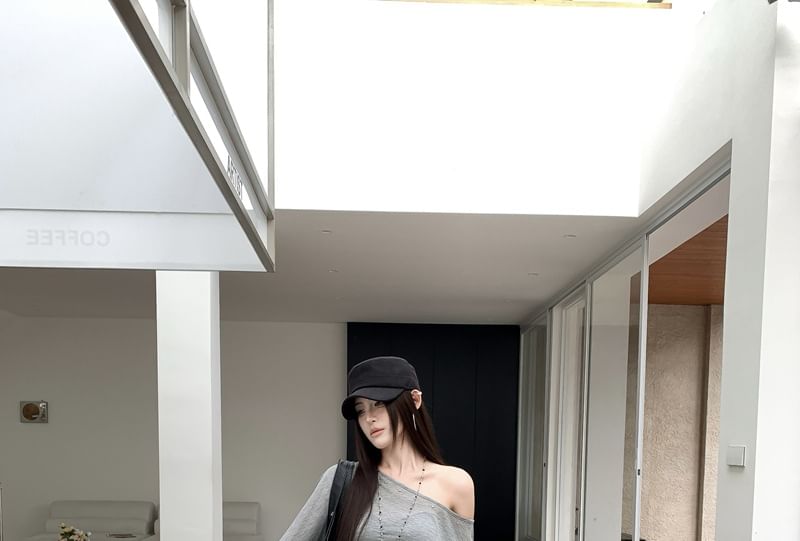 Long-Sleeved One-Shoulder Studded Top